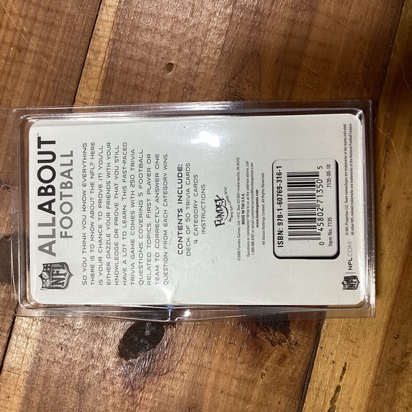 New NFL Dallas Cowboys All About Football Trivia Game 250 questions ages 12 & up - Picture 2 of 2